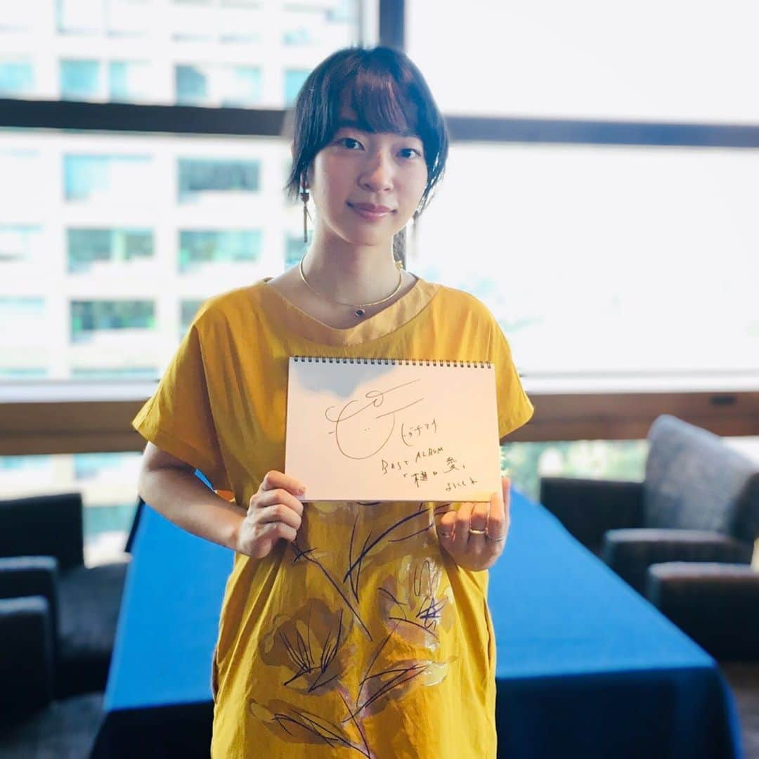 坂本美雨のディア・フレンズさんのインスタグラム写真 - (坂本美雨のディア・フレンズInstagram)「8/24（月）#ディアフレンズ ﻿ ゲストは・・・﻿ シンガーソングライターの#ヒグチアイ さん🎹 BEST ALBUM「#樋口愛」について、﻿ 「#うふふプロジェクト」とは。。﻿ 「寂しい」と感じる時ってどんな時？﻿ #元カレかるたって何！？ ﻿ さらに・・・ヒグチアイさんは#ダメンズ が好き⁉️ ﻿ 【#森永乳業 #CafeTalk】好きな人へのアプローチ方法とは。。﻿ ﻿ #30歳﻿ #後悔﻿ #覚悟﻿ #オンラインサロン﻿ #働きながら生きる﻿ #オリンピック﻿ #坂本美雨 #MiuSakamoto﻿ @miu_sakamoto﻿ #ディアフレンズ﻿ #tokyofm #JFN﻿ #今日のひとこと #全国38局ネット﻿ #radiko #radikoタイムフリー﻿ @tokyofm_official」8月23日 23時10分 - dearfriends80