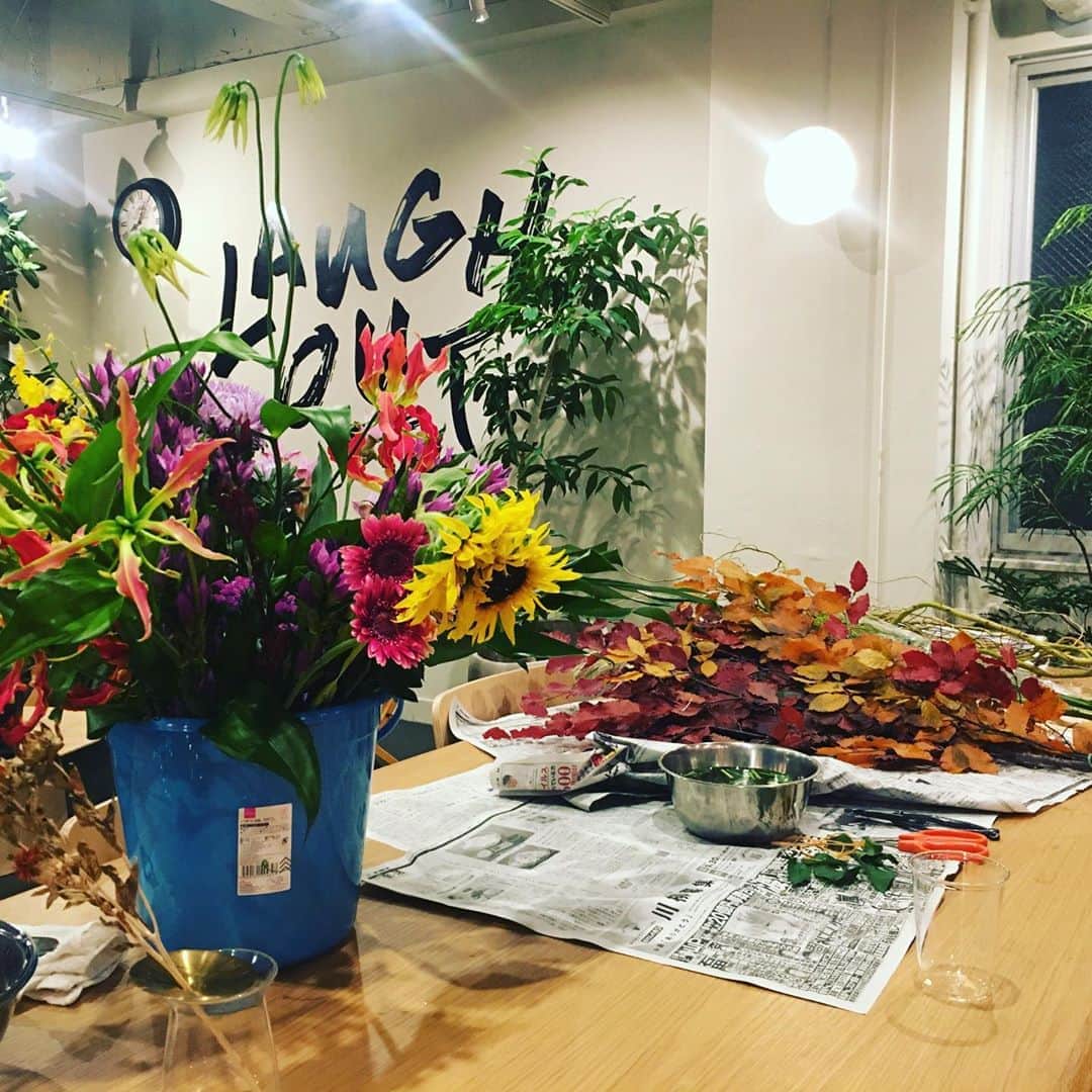 宮田麺児のインスタグラム：「ちょっとやってみた。  #花道 #生け花 #日本酒 #活ける」