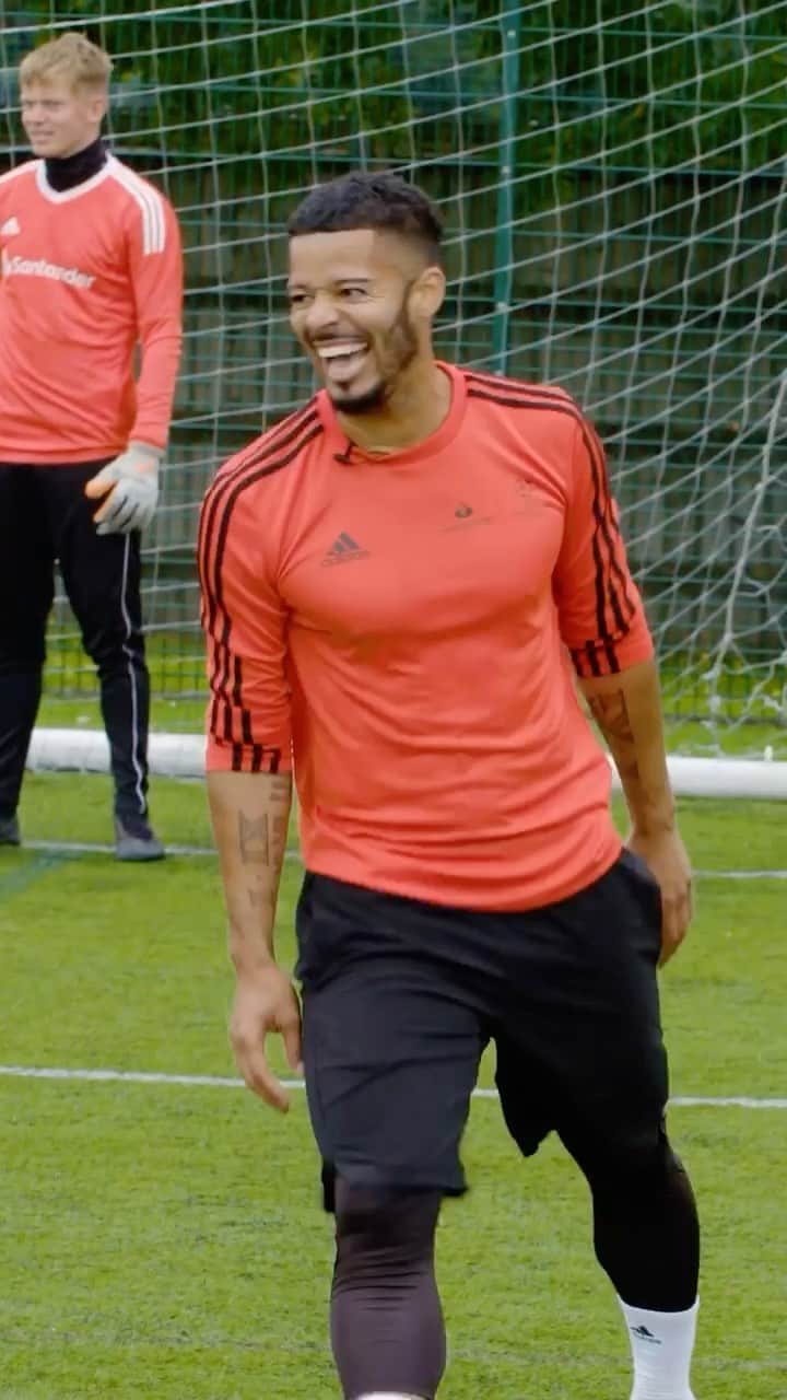 F2Freestylersのインスタグラム：「Excited to see @_rl9 today in the #UCLfinal. Who are you backing between @psg and @fcbayern? Check out our latest @footballsantander #UCL challenge. Link in bio. #ad」