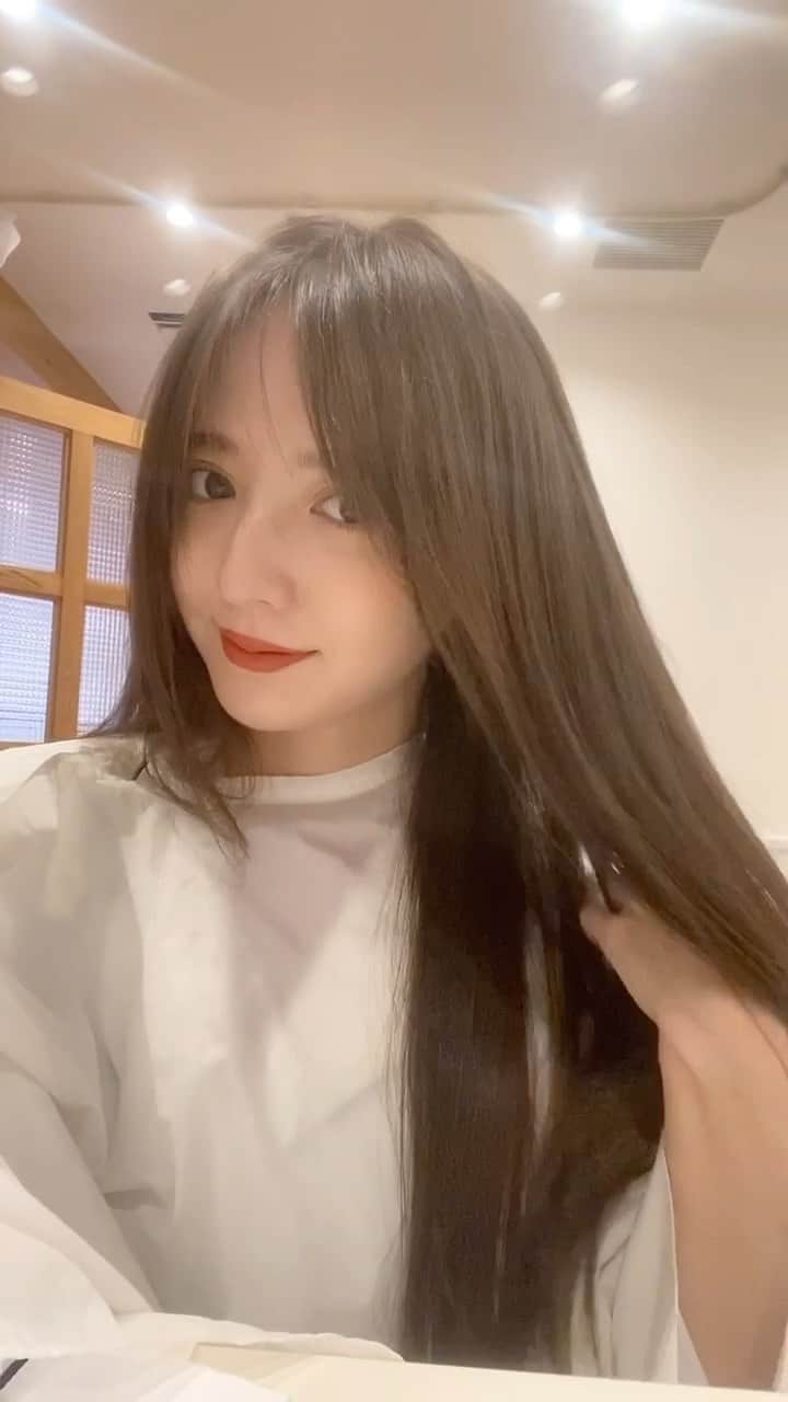 平木愛美のインスタグラム：「髪さらさら艶々にしてもらったっ🤍  可愛い良い色。  最後。笑 カラーが伝わるかなぁと⚪️  salon / @violet_hairsalon  stylist / @hodaka」
