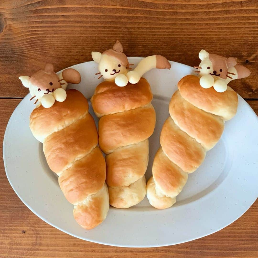 Ranさんのインスタグラム写真 - (RanInstagram)「. Meow Cream Bread ♩ . にゃんコロネ♡ . . . #bread #baker #bakery #homemade #homecafe #cat #catstagram #catlife #catlover #kawaii #sweets #creambread #手作りパン#パン#猫#にゃんこ#猫好きさんと繋がりたい #猫のいる暮らし #猫好き #ねこすたぐらむ #ねこすき #コロネ#クリームコロネ#チョココロネ#菓子パン#手作りおやつ#キャラパン#パン大好き#こどもごはん #konel」8月23日 23時33分 - konel_bread