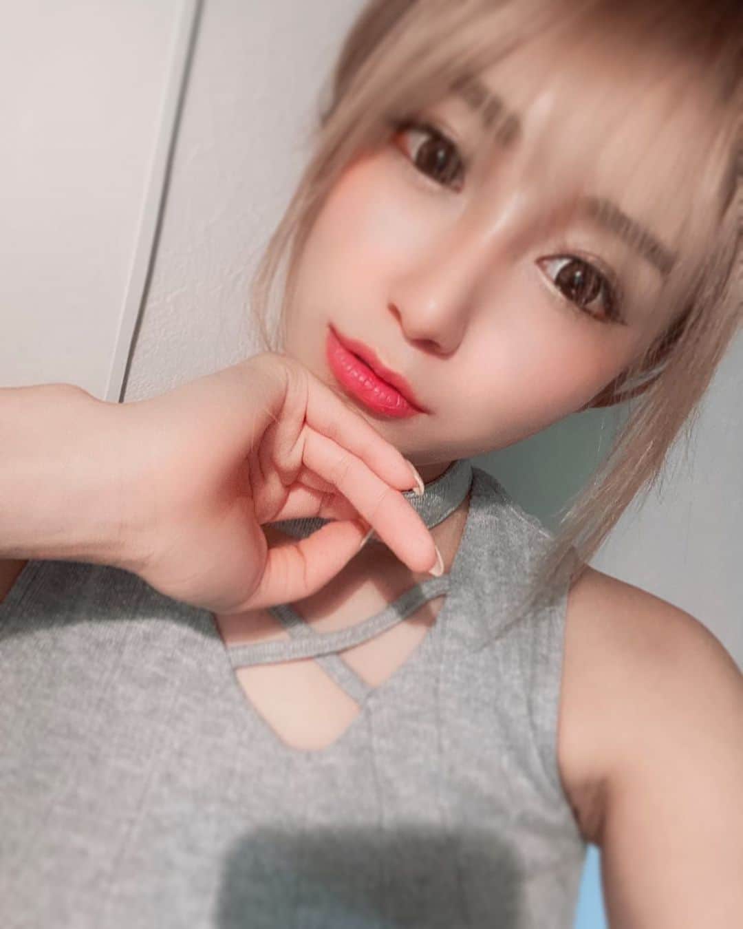 ゆらのインスタグラム：「前髪切ろうかなぁ🤔 化粧薄くしようかなぁ💭  #福岡　#中洲　#キャバクラ #眉毛凛々しい系女子　#歌舞伎町 #新宿　#渋谷　#すすきの　 #北新地 #大阪」