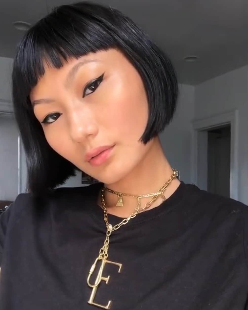 ルル フロストのインスタグラム：「E is for Effortless (and Eve of @ringlessgold) #lulufrost」