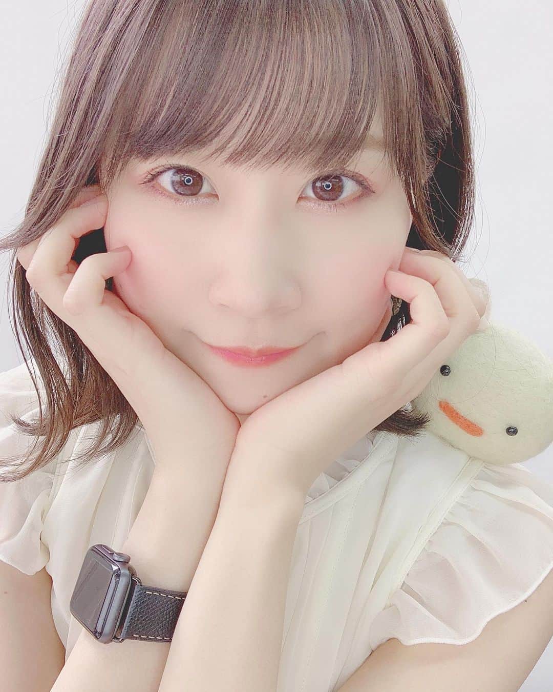 八木沙季のインスタグラム：「🥳🥳 . インスタフォロワーさん6000人突破 ありがとうございます😭🙏✨ 目標の1万人まであと4000人！！ 頑張るぞーーー🔥 またインスタライブもしたいな❤︎❤︎ .」