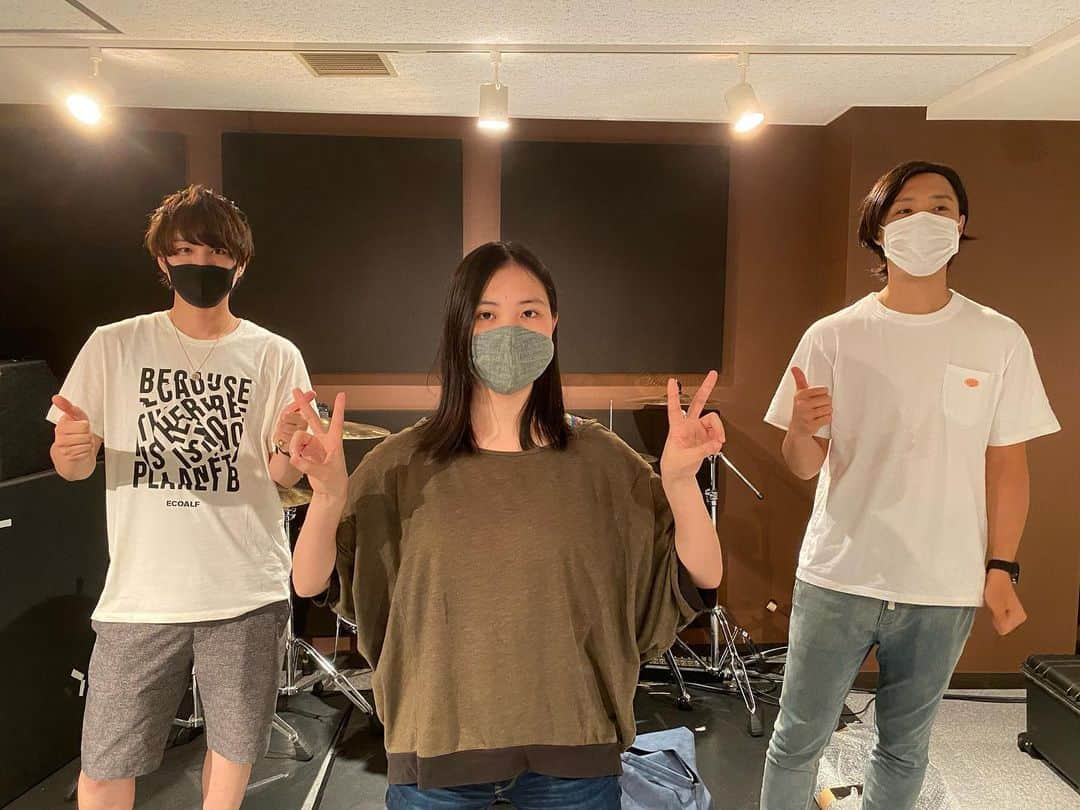 琴音さんのインスタグラム写真 - (琴音Instagram)「🌻あと3日🌻  配信LIVE「キョウソウカ Studio Session」生配信日まで残り3日となりました！  8/26(水)の本番に向けて、本日は1日RH。 感染症対策を実施した上で、みっちりと行いました🎤  昨今の状況下でも、皆様に至福の時間をお届けできるように… ぜひお楽しみにしていてください🙌🙌  #琴音 #キョウソウカ #studiosession  #8月26日20時から #アーカイブ #残ります」8月23日 23時31分 - kotoneofficial