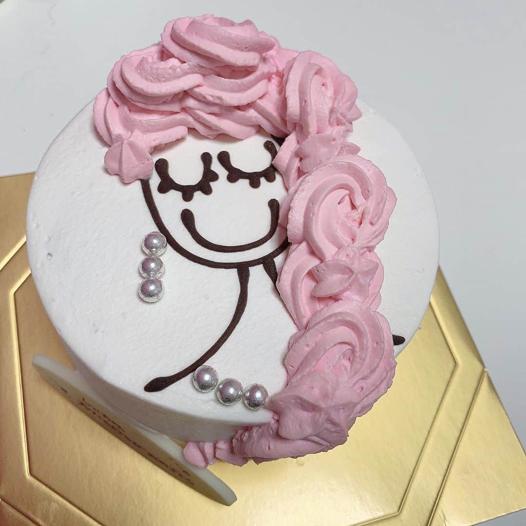 平田詩奈のインスタグラム：「﻿ めちゃめちゃかわいい﻿ 21歳のお誕生日ケーキ🎂🧚‍♀️♡」