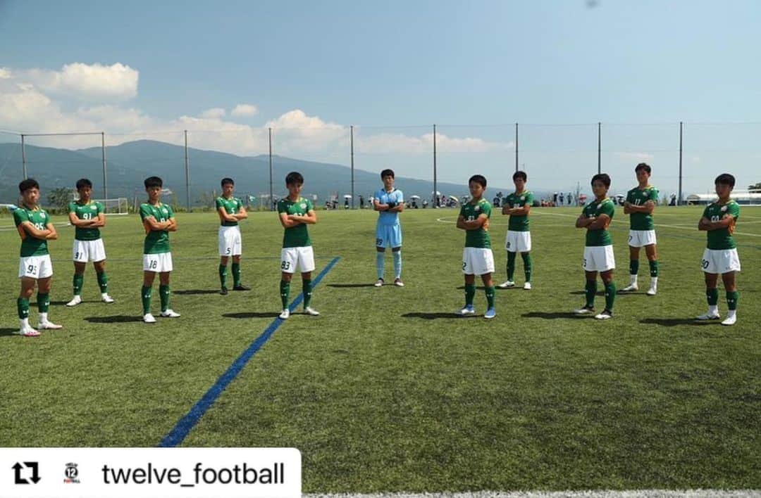 中村慶太さんのインスタグラム写真 - (中村慶太Instagram)「#Repost @twelve_football with @make_repost ・・・ 8月15日〜8月17日の３日間、 【第１回全国中学校サッカーフェスティバル】を開催させていただきました。 新型コロナウイルス感染拡大の影響で夏の全国中学総体は中止となりました。 中体連のチームに残された公式戦は、クラブチームも参加するリーグ戦や年末のU-15高円宮杯の予選しかありません。 なんとか、選手たちに真剣勝負ができる機会を提供できないかと試行錯誤を重ね、今大会に至りました。  企画当初は、８チームで行われる予定でしたが、現状を鑑み、 青森山田中学校（青森県） 静岡学園中学校（静岡県） 修徳中学校（東京都） の３チームによる、２回総当りのリーグ戦で行われました。 また今大会、（株）スプライザ様のご協力により、専用アプリを利用して全試合を分析、 指導者間での意見交換会なども実施しました。  新型コロナウイルス感染症が心配される中、 感染予防対策に十分注意しながら、３日間大会を行いました。  今大会にご理解、ご協力いただきました、関係者の方々、 誠にありがとうございました。  #twelvefootball﻿ #football﻿ #soccer﻿ #フットボール﻿ #サッカー﻿ #おうち時間﻿ #stayhome﻿ #ステイホーム﻿ #サッカー少年﻿ #サッカー少女﻿ #中学サッカー﻿ #高校サッカー﻿ #Ｊリーグ #清水エスパルス﻿ #アルビレックス新潟  #中村慶太 #田上大地 #アスリート #サッカー選手 #第１回全国中学校サッカーフェスティバル #青森山田中学校 #静岡学園中学校 #修徳中学校 #サッカー大会」8月23日 23時37分 - nakakei20