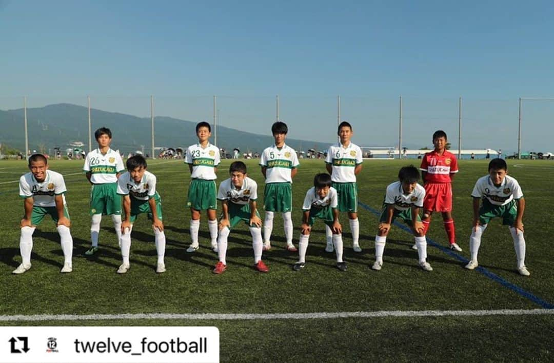 中村慶太さんのインスタグラム写真 - (中村慶太Instagram)「#Repost @twelve_football with @make_repost ・・・ 8月15日〜8月17日の３日間、 【第１回全国中学校サッカーフェスティバル】を開催させていただきました。 新型コロナウイルス感染拡大の影響で夏の全国中学総体は中止となりました。 中体連のチームに残された公式戦は、クラブチームも参加するリーグ戦や年末のU-15高円宮杯の予選しかありません。 なんとか、選手たちに真剣勝負ができる機会を提供できないかと試行錯誤を重ね、今大会に至りました。  企画当初は、８チームで行われる予定でしたが、現状を鑑み、 青森山田中学校（青森県） 静岡学園中学校（静岡県） 修徳中学校（東京都） の３チームによる、２回総当りのリーグ戦で行われました。 また今大会、（株）スプライザ様のご協力により、専用アプリを利用して全試合を分析、 指導者間での意見交換会なども実施しました。  新型コロナウイルス感染症が心配される中、 感染予防対策に十分注意しながら、３日間大会を行いました。  今大会にご理解、ご協力いただきました、関係者の方々、 誠にありがとうございました。  #twelvefootball﻿ #football﻿ #soccer﻿ #フットボール﻿ #サッカー﻿ #おうち時間﻿ #stayhome﻿ #ステイホーム﻿ #サッカー少年﻿ #サッカー少女﻿ #中学サッカー﻿ #高校サッカー﻿ #Ｊリーグ #清水エスパルス﻿ #アルビレックス新潟  #中村慶太 #田上大地 #アスリート #サッカー選手 #第１回全国中学校サッカーフェスティバル #青森山田中学校 #静岡学園中学校 #修徳中学校 #サッカー大会」8月23日 23時37分 - nakakei20