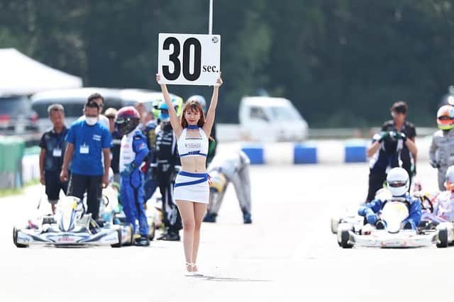のインスタグラム：「全日本カート選手権 如月エナちゃん、 双葉ケイちゃん レースクイーンお疲れ様でした^ - ^  迫力あるレースでした💕  あー走りたい🥺」