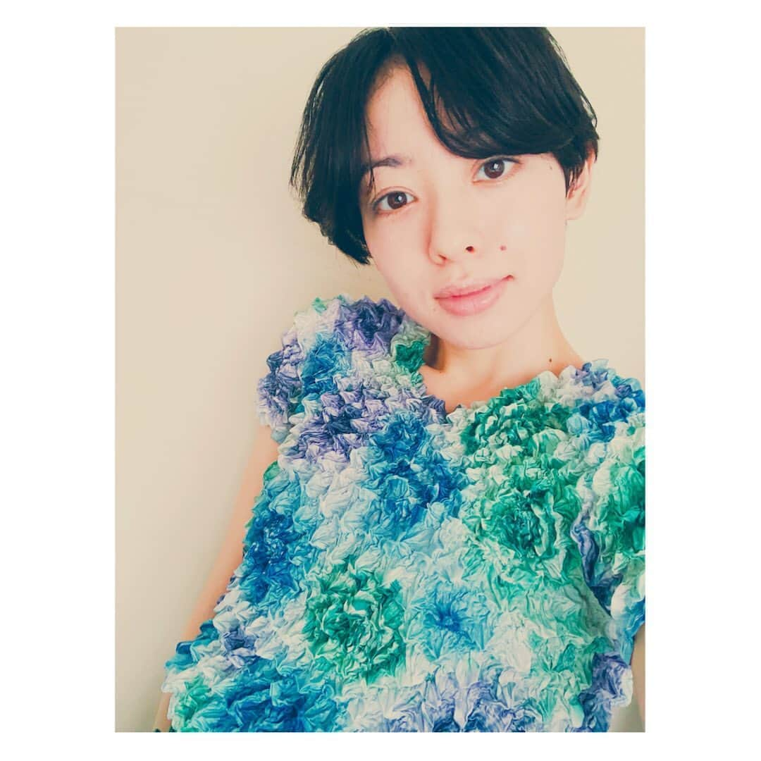 神崎れなさんのインスタグラム写真 - (神崎れなInstagram)「おやすみ🌛🧿🖤🤍💭💤  #ポップコーントップス #すぐ乾くし　#シワにならないし　#可愛いし　#最高なんだが #何者なんだろうか　 #自撮り　#たまにはね　#顔出しとくよ　#笑　 #センター分け　#女 #寒色系女子　#より」8月23日 23時43分 - kanzakimon