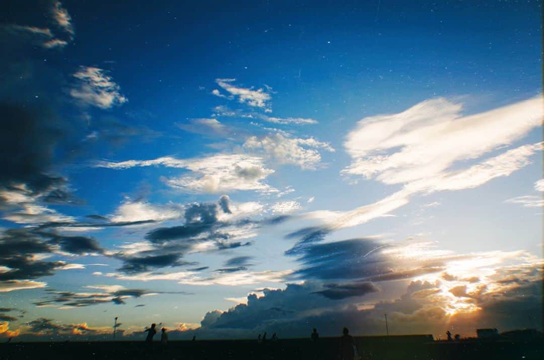 リアド偉武のインスタグラム：「Summer Sky😎 #いつか撮った夏の空 #ricohgr #カメラ持ってでかけたい」
