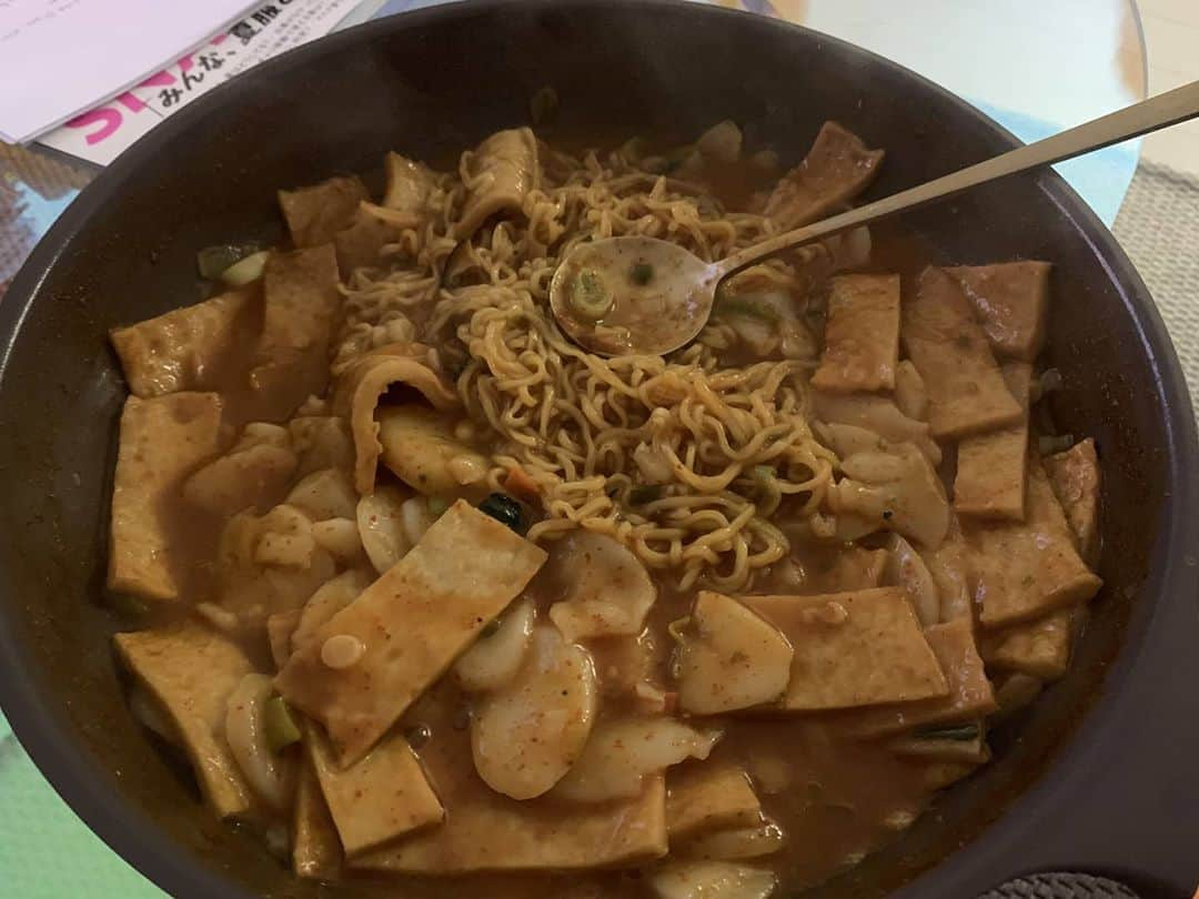 キム・スンヒョンさんのインスタグラム写真 - (キム・スンヒョンInstagram)「#알토란 #오늘의분식  도전 #떡볶이   난이도 : 초급  어묵은 1개 한장  양념소스 멸치액젓 한스푼  다진청양고추!」8月23日 23時45分 - ksh37