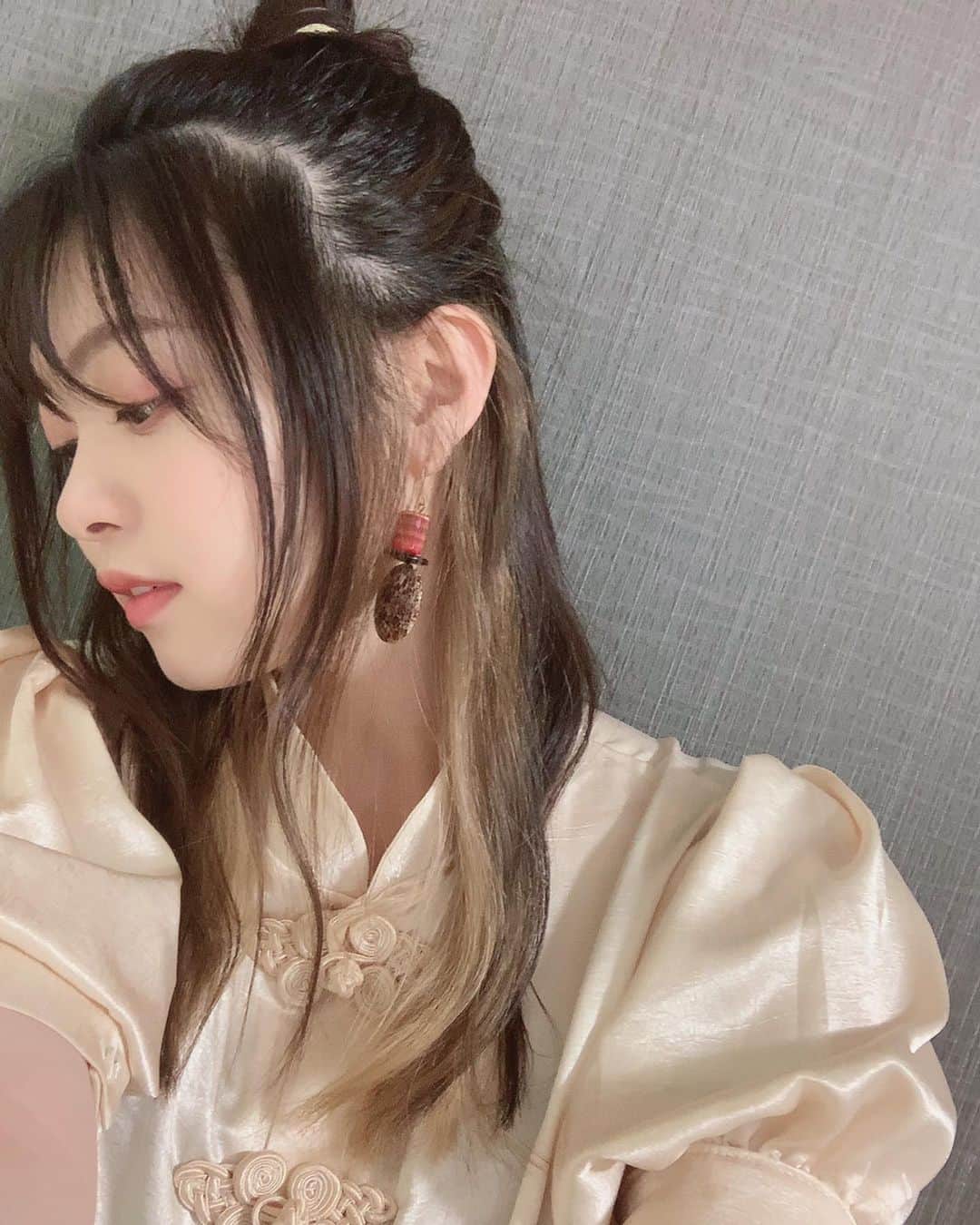 鈴木このみのインスタグラム：「🍡💇‍♀️ 前にヘアメイクさんがしてくれたのを真似してみた🍡涼しい🎑」