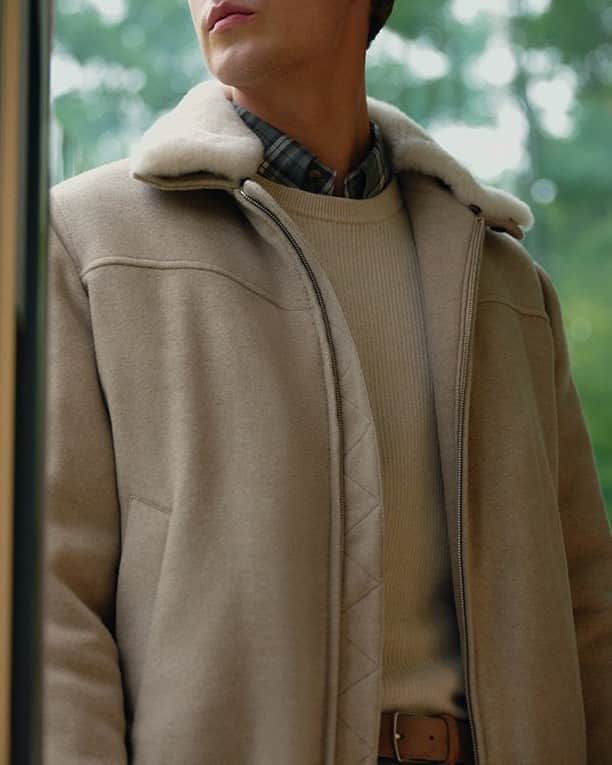 MR PORTERのインスタグラム：「At 25 years old in the mid '80s, Mr Brunello Cucinelli had an innovative vision for dyed cashmere rather than the prevalent neutral shades and he began his business in a small workshop. Today the company represents the pinnacle of Italian luxury. Head to the link in bio to discover what’s just arrived from the designer on MR PORTER #MRPORTER @brunellocucinelli」
