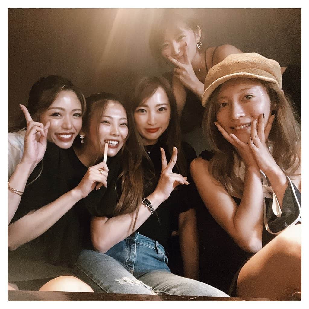 ARIKAのインスタグラム：「女子会🤎 . 久々に皆と会えて良かった☺️ やっぱこのメンバー楽しすぎ💗 昼から飲んで速攻酔ったわ🤣 友だちって素敵✨らぶすぎりゅ コロナ落ち着いたら旅行✈️行こね🌻 . #friends #bbq #女子会 #仲良し #昼飲み #酔っ払い #karaoke #港区 #おひとり様 #女性のひとり暮らし #写真好きな人と繋がりたい #お洒落さんと繋がりたい#summer #workout #makeup #hair #me #girl #swag #l4l #love #selfie #follow #bestoftheday #tokyo #ライバー #寫真 #攝影日常 #粉我 #漂亮」