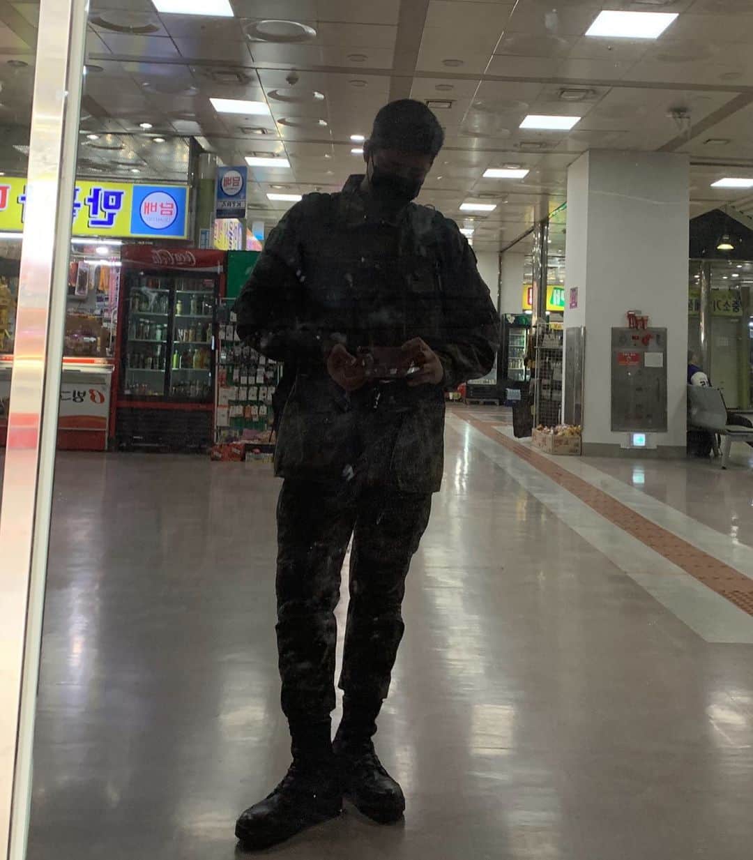 カン のインスタグラム：「잘지내는가 전우들이여」
