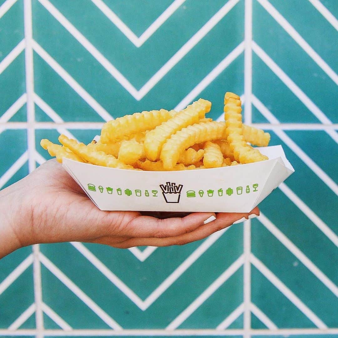 SHAKE SHACKさんのインスタグラム写真 - (SHAKE SHACKInstagram)「Eat one fry at the first sign of the Sunday Scaries. Order additional as needed. #shakeshack」8月24日 0時17分 - shakeshack