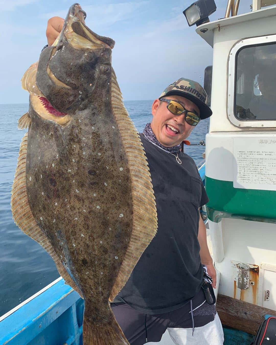 谷田圭（たにけい）さんのインスタグラム写真 - (谷田圭（たにけい）Instagram)「・ ・ ・ ・ ・ ・ 宮城・塩竈🎣夏のヒラメバクチョー祭り ㊗️㊗️㊗️㊗️㊗️㊗️㊗️㊗️㊗️㊗️㊗️㊗️ ・ ・ ・ ・ 兄👉20枚 父👉6枚 私👉13枚 @mamamamaa.kun  まあくん👉77㌢座布団‼️(OvO)‼️👏 @sai_ko.t 👈戸田ちゃん釣果はこちらへ💕 ・ ・ ・ ・ ・ ・ 鰯着底からすぐにガツガツ食べてくる積極的なヒラメが多くて めっちゃ盛り上がりました♫♫♫♫♫♫♫♫♫♫♫♫♫♫♫♫♫♫ ・ ・ ・ ・ ・ ・ サイズも良くて、泳がせ特有のアタリも引きも楽しい〜〜〜〜(((o(*ﾟ▽ﾟ*)o))) ・ ・ ・ ・ ・ @mamamamaa.kun  最大魚77㌢おめでとう🎉🍾🎉🎈🎊🎈座布団やばー‼️ ・ ・ ・ ・ 戸田ちゃんは何の釣りでも、凄く釣る〜💕💕💕💕💕💕💕💕 ふわふわした性格からのオニアワセ姿が クセになる☺️笑❤️ ・ ・ ・ ・ ・ ・ ・ ・ 豊漁丸船長ありがとうございました😊🚢 ・ ・ ・ ・ ・ ・ ・ #釣り #釣り好きと繋がりたい #fashion #fish #fishing #angler #happy #lucky #Instapic #instagood #followme #宮城 #東北 #塩竈 #豊漁丸 #ヒラメ釣り #泳がせ釣り」8月24日 0時11分 - tanikei.fishing