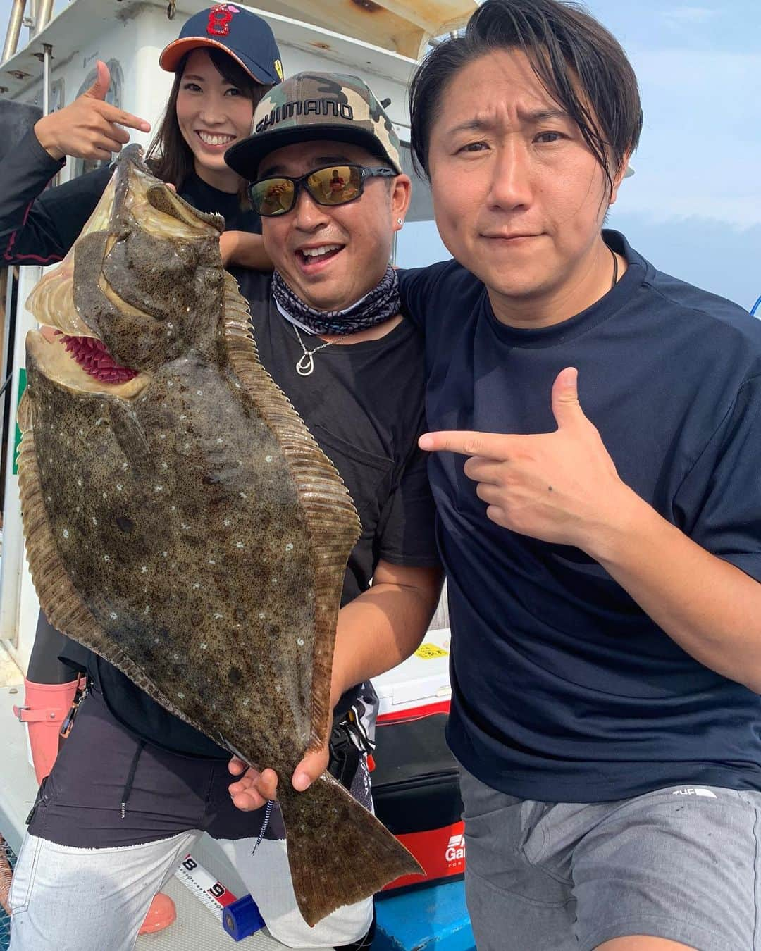 谷田圭（たにけい）さんのインスタグラム写真 - (谷田圭（たにけい）Instagram)「・ ・ ・ ・ ・ ・ 宮城・塩竈🎣夏のヒラメバクチョー祭り ㊗️㊗️㊗️㊗️㊗️㊗️㊗️㊗️㊗️㊗️㊗️㊗️ ・ ・ ・ ・ 兄👉20枚 父👉6枚 私👉13枚 @mamamamaa.kun  まあくん👉77㌢座布団‼️(OvO)‼️👏 @sai_ko.t 👈戸田ちゃん釣果はこちらへ💕 ・ ・ ・ ・ ・ ・ 鰯着底からすぐにガツガツ食べてくる積極的なヒラメが多くて めっちゃ盛り上がりました♫♫♫♫♫♫♫♫♫♫♫♫♫♫♫♫♫♫ ・ ・ ・ ・ ・ ・ サイズも良くて、泳がせ特有のアタリも引きも楽しい〜〜〜〜(((o(*ﾟ▽ﾟ*)o))) ・ ・ ・ ・ ・ @mamamamaa.kun  最大魚77㌢おめでとう🎉🍾🎉🎈🎊🎈座布団やばー‼️ ・ ・ ・ ・ 戸田ちゃんは何の釣りでも、凄く釣る〜💕💕💕💕💕💕💕💕 ふわふわした性格からのオニアワセ姿が クセになる☺️笑❤️ ・ ・ ・ ・ ・ ・ ・ ・ 豊漁丸船長ありがとうございました😊🚢 ・ ・ ・ ・ ・ ・ ・ #釣り #釣り好きと繋がりたい #fashion #fish #fishing #angler #happy #lucky #Instapic #instagood #followme #宮城 #東北 #塩竈 #豊漁丸 #ヒラメ釣り #泳がせ釣り」8月24日 0時11分 - tanikei.fishing