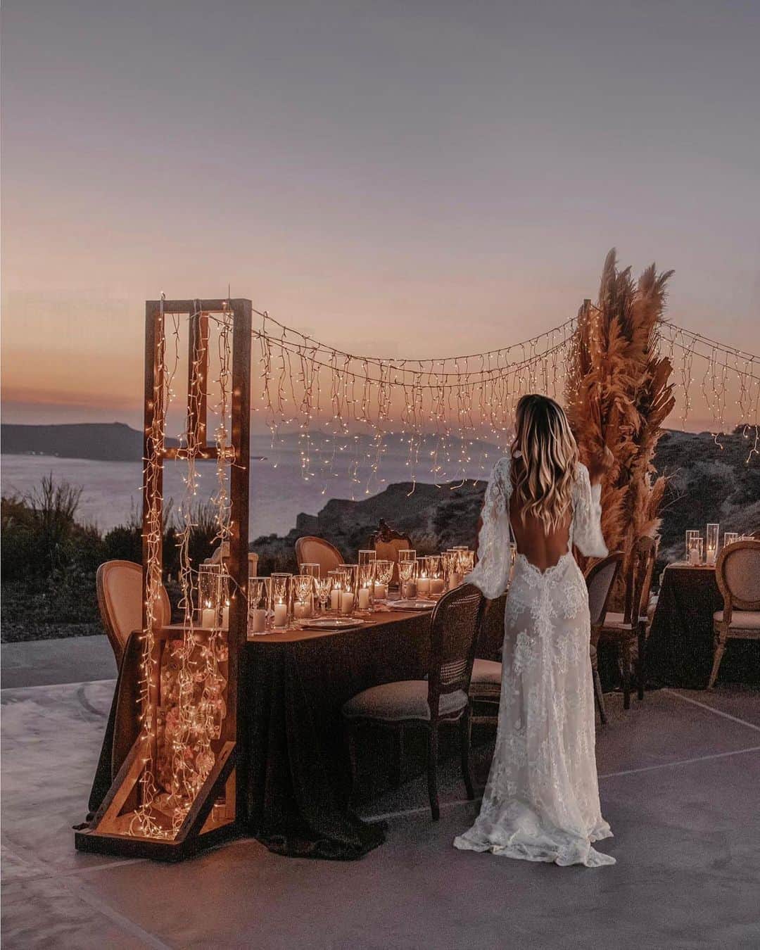 Galia Lahavさんのインスタグラム写真 - (Galia LahavInstagram)「OUR GREECE LOVE STORY // How amazing is this setting and couple?😍 @mariefeandjakesnow @juliaandevita 📷 @tali__photography」8月24日 0時25分 - galialahav