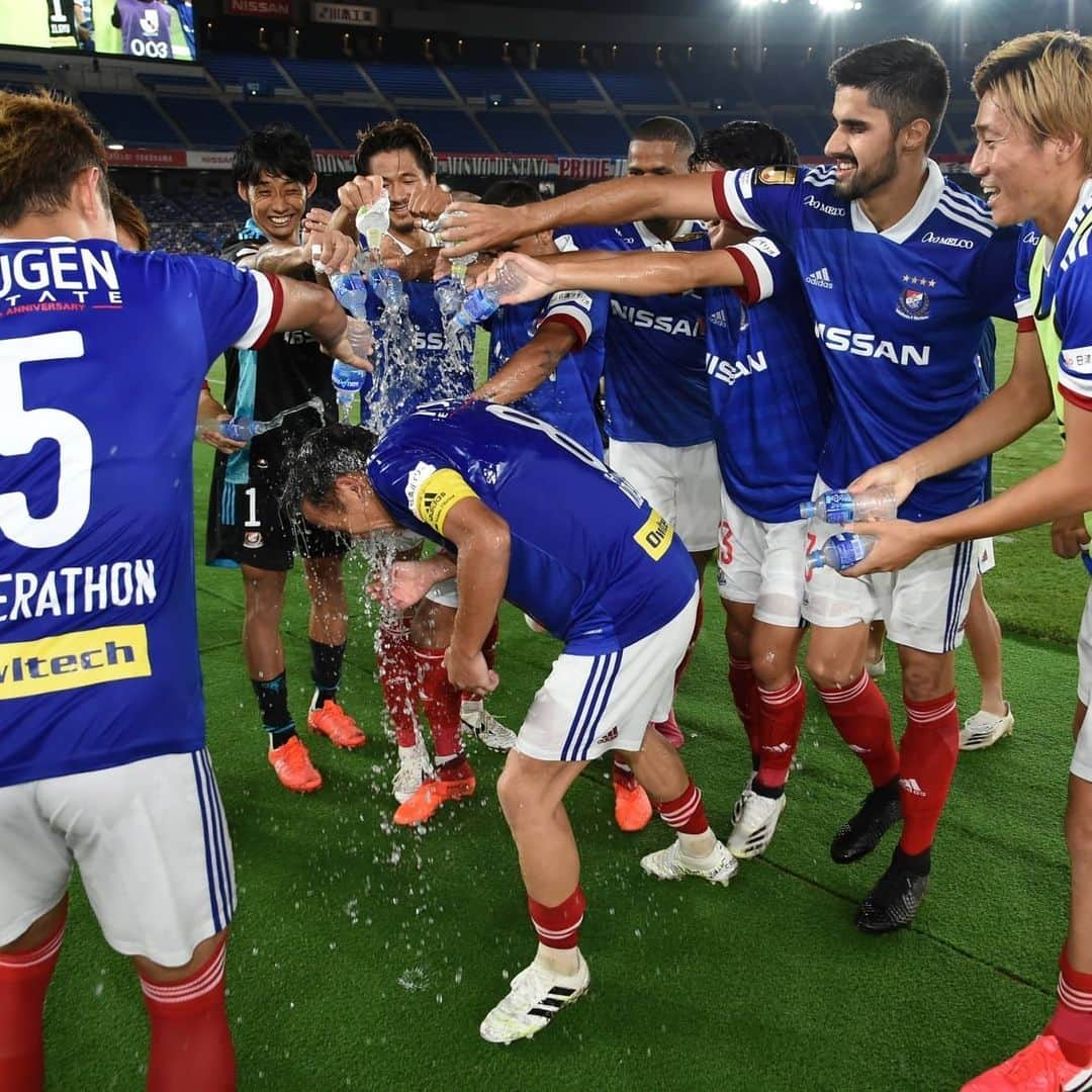 のインスタグラム：「勝ち点3!!!  もっともっと積み上げていこう。  きーぼー誕生日おめでとう🎁  頼りになるキャプ。  #横浜fマリノス  #トリコロールの絆いまこそ強く  #きーぼーHBD」