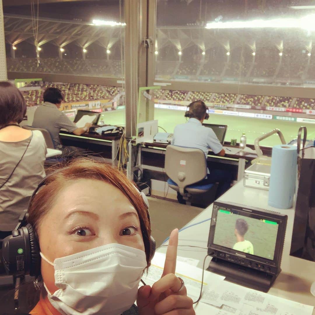 児玉美保さんのインスタグラム写真 - (児玉美保Instagram)「#j2 #ジェフ千葉 vs #徳島ヴォルティス　は 95分にドラマが待っていました⚽️ 　 #dazn Jリーグ中継　放送席は 解説　#幸谷秀巳 さん 実況　#山田泰三 さん インタビュアー　#児玉美保 でお届けしました🎤」8月24日 0時23分 - miho_kodama_