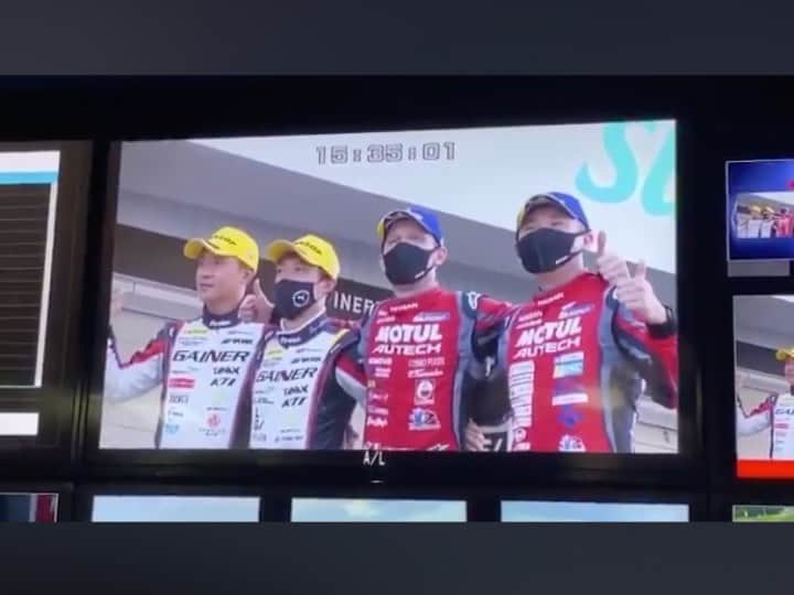 のインスタグラム：「SUPER GT Rd.3 2020  百聞は一見に如かず と言う事でまずはエンドV✌️  After all, 全身からの汗も止められず、 感動して目から涙が落ちるのも止められず、、、 色んなものが溢れ出した 第3戦でした。  展開が色々ありすぎて、 頭も足も🦶笑ついていくのに必死でした笑  うまく言葉にできませんが 心を揺さぶられまくった 第3戦鈴鹿ラウンドでした。  両クラスとも 涙のVictory💫 おめでとうございました。  ウェアラブルクーラーを 首につけて挑んだピットリポートでしたが、 溢れ出る汗とアツい空気により 冷却プレートがもはや熱くなると言う想像以上のアツさ！笑  そしてそれ以上にアツかったレース。  お疲れ様でした！  #SUPERGT #2020season #suzukacircuit #congratulations #GTR #nismo #gainer #23 #11」