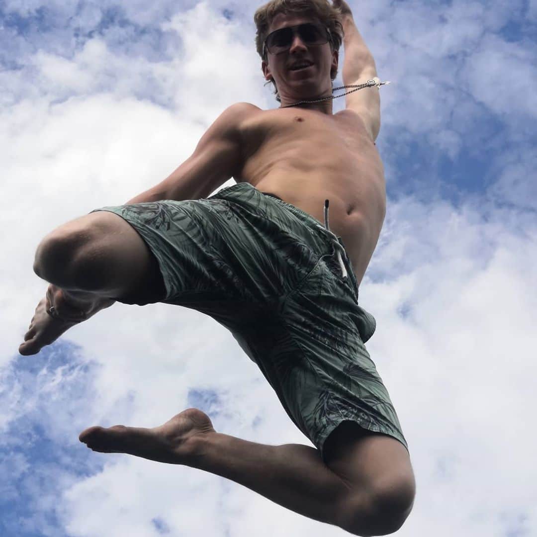コンスタンチン・メンショフさんのインスタグラム写真 - (コンスタンチン・メンショフInstagram)「Люблю прыгать) #sky #jumpinthesky」8月24日 0時29分 - menshovkonstantin