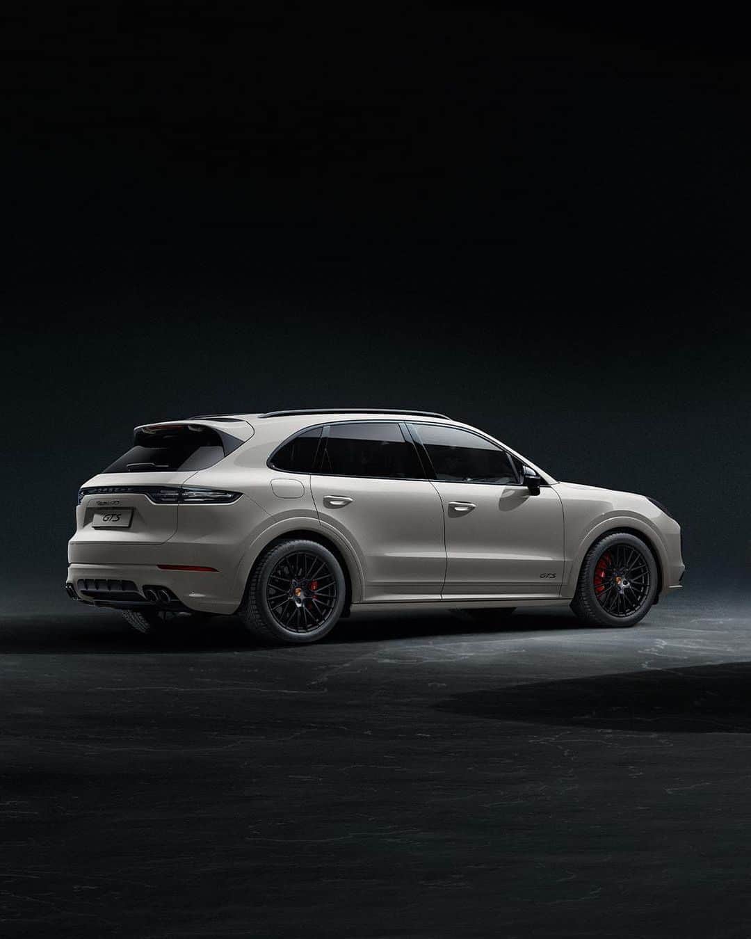 Porscheさんのインスタグラム写真 - (PorscheInstagram)「Choose your perspective, in body and soul. Which new Cayenne GTS side are you on? Cayenne GTS or Cayenne GTS Coupé?  __ Cayenne GTS: Fuel consumption combined: 11,4-11,2 l/100 km; CO2 emissions combined: 260-255 g/km Cayenne GTS Coupé: Fuel consumption combined: 11,4- 11,2l/100km; CO2 emissions combined: 260-256g/km| https://porsche.click/DAT-Leitfaden」8月24日 0時30分 - porsche