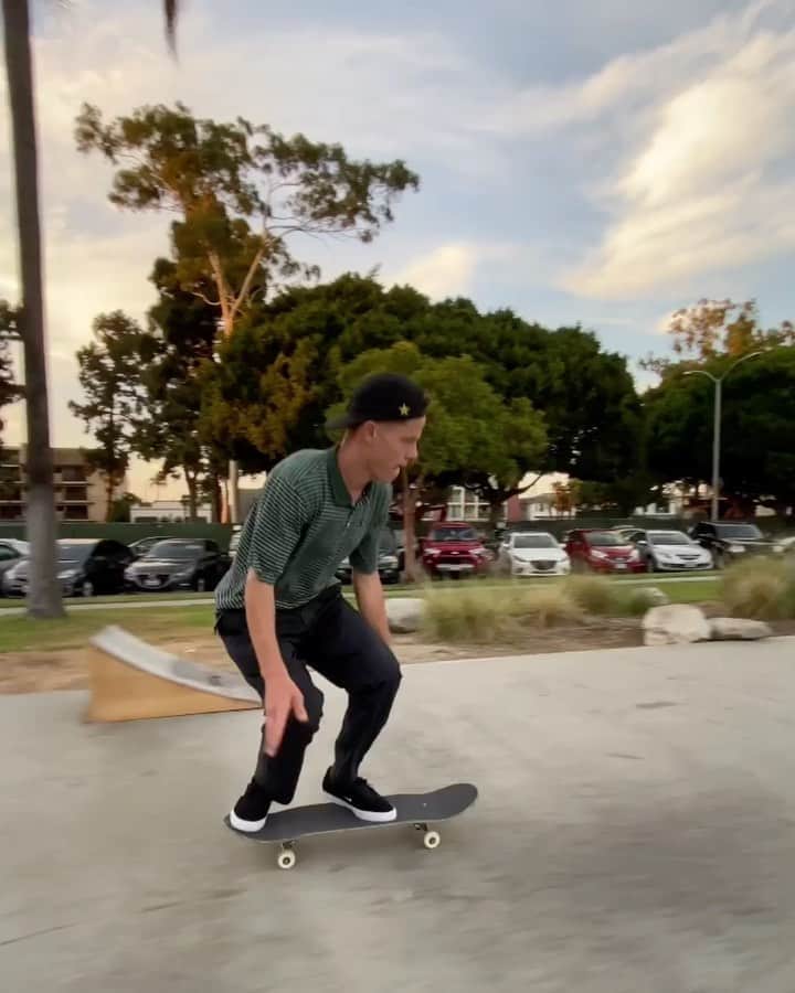 ジェイク・イラーディのインスタグラム：「Little video mix for #OMRAW Pro Contest and I’m going against @danny_leon. Voting starts on Thursday!   Also you can take part in the #OMRAW Best Trick Open Contest showing your best trick on an insta-story and tagging @omarisquino . There is 4K prize money up for grabs!」