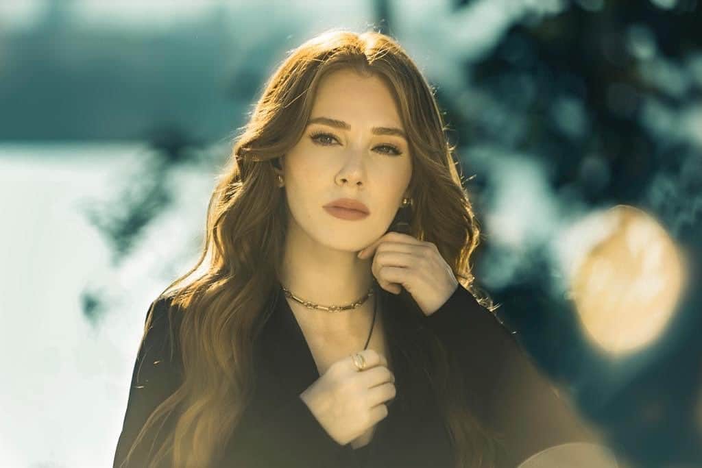 Elcin Sanguのインスタグラム：「#iyigündekötügünde📷; @direnduzgun」