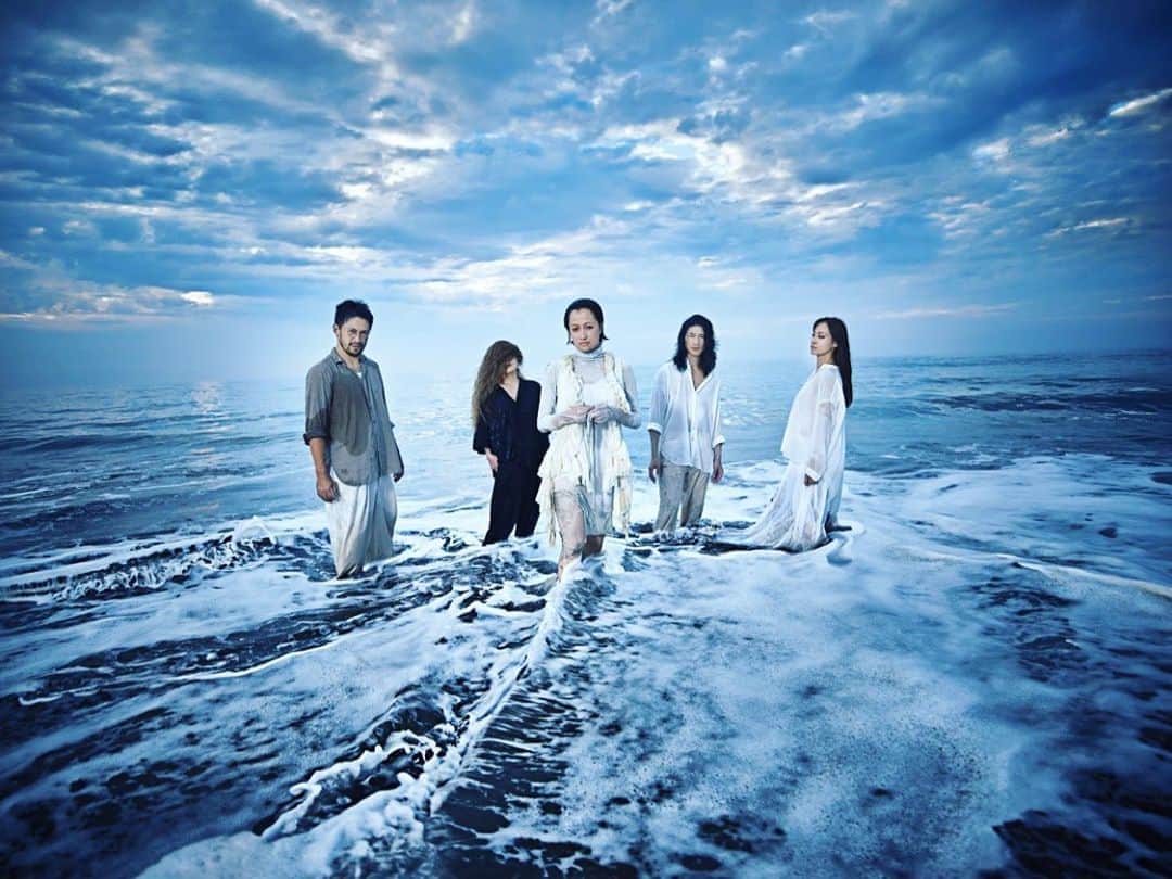広崎うらんのインスタグラム：「Next REVO 『Sea Horse』 撮影　池谷友秀 衣装　suzukitakayuki  ヘアメイク　石田弥仙  佐藤洋介　池田美佳　宮河愛一郎　柿崎麻莉子  プロデュース　広崎うらん  @tomohideikeya  @suzukitakayuki_atelier  @taylor_suzuki  @ishidahironori  @mikaring72  @aiichiroman  @marikokakizaki_  @uranhirosaki  @uranrevo」