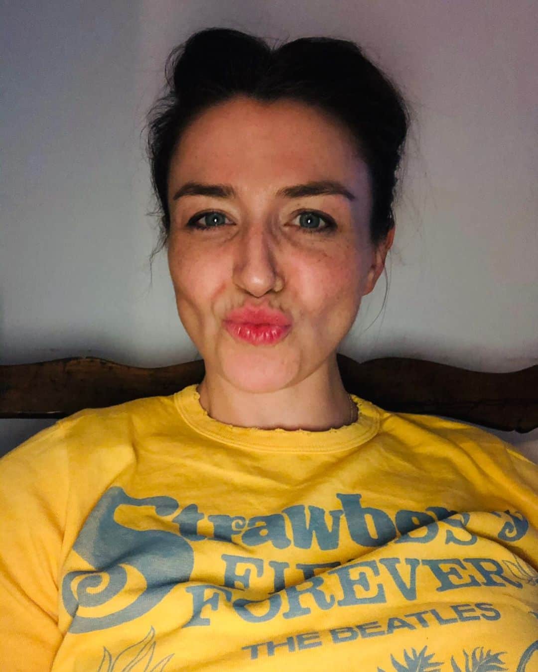 カテリーナ・スコーソンのインスタグラム：「How you doing? This has been gnarly. Vote in November. 💋 #vote」