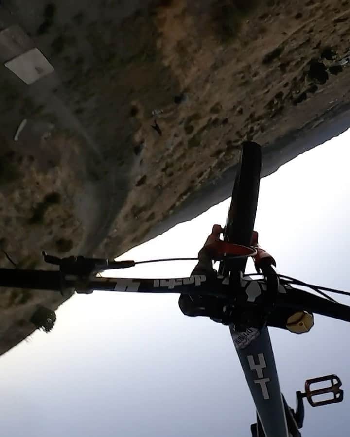 のインスタグラム：「@camzink says a backy a day will keep the doctor away. 🔥 Keep your eyes peeled for Cam’s new project coming soon, Sandbox.   #MTB #Bike #Biking #MountainBike #MountainBiking #Jump #Backflip #GoPro #POV #MonsterEnergy」