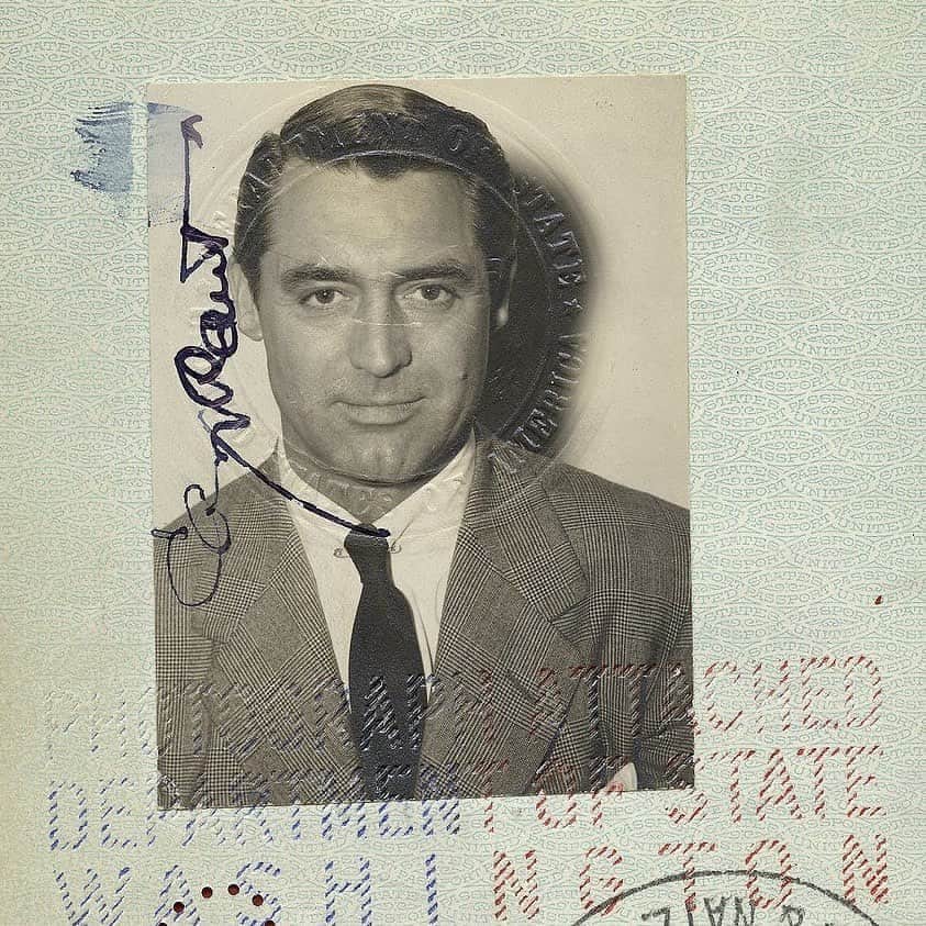 アカデミー賞さんのインスタグラム写真 - (アカデミー賞Instagram)「You never know what you might find in our vault. Here, a collection of Cary Grant’s passport photos.」8月24日 1時04分 - theacademy