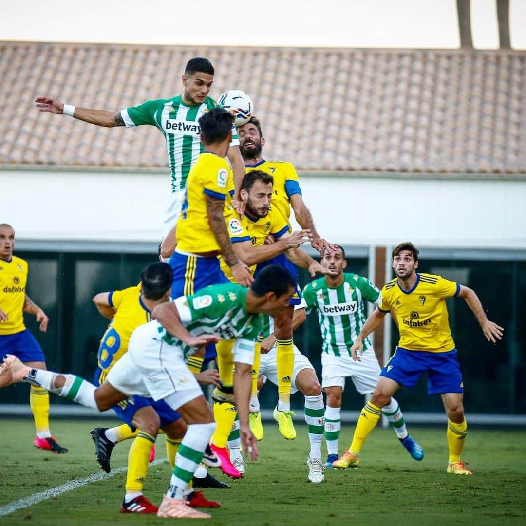 マルク・バルトラさんのインスタグラム写真 - (マルク・バルトラInstagram)「Esto arranca. Ilusión y ganas. Vamos equipo, vamos @realbetisbalompie 💪🏼🚀💚 #preseason」8月24日 1時10分 - marcbartra