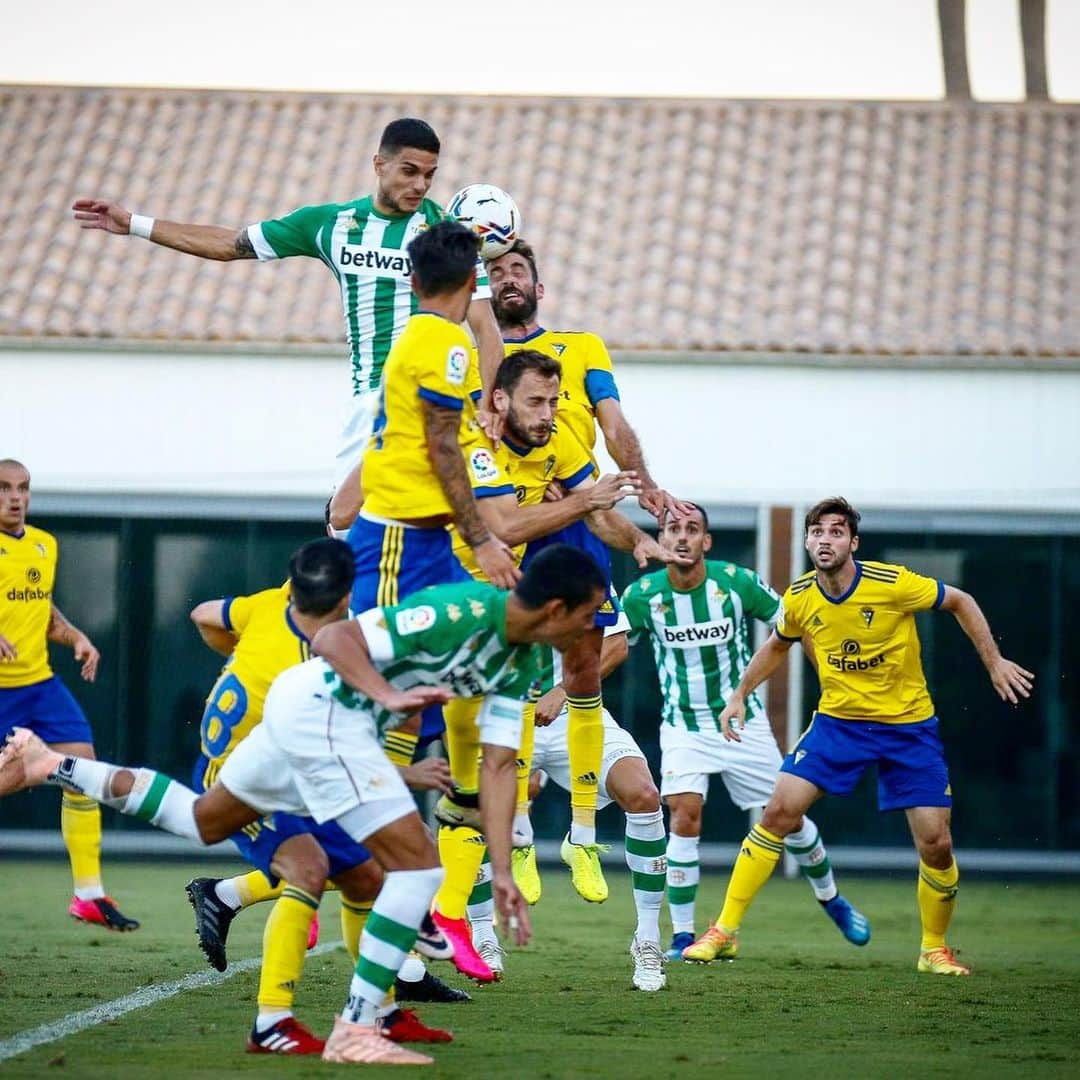 マルク・バルトラのインスタグラム：「Esto arranca. Ilusión y ganas. Vamos equipo, vamos @realbetisbalompie 💪🏼🚀💚 #preseason」