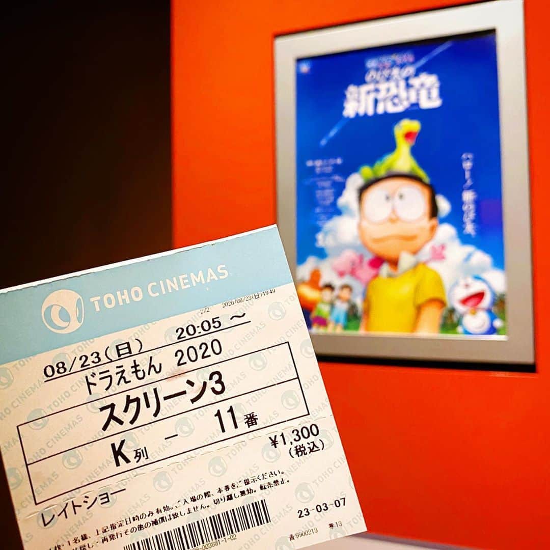 のインスタグラム：「ようやく。 . 涙が止まりませんでした。 僕も変わろう。強くなろう。立ち向かおう。 とてもとても、胸が熱くなりました。 . . そして #木村拓哉 さん演じる謎の男・ジル。 ご本人が演じる上で意識したと話されていた 第一印象の「違和感」と「その後」、流石でした。 . . STAY SAFE. . #ドラえもん #のび太の新恐竜 #ドラえもんのび太の新恐竜  #木村キャプテン @takuya.kimura_tak  #Birthday #君と重ねたモノローグ #MrChildren #メーテレ #アップ #BomberE #上坂嵩」