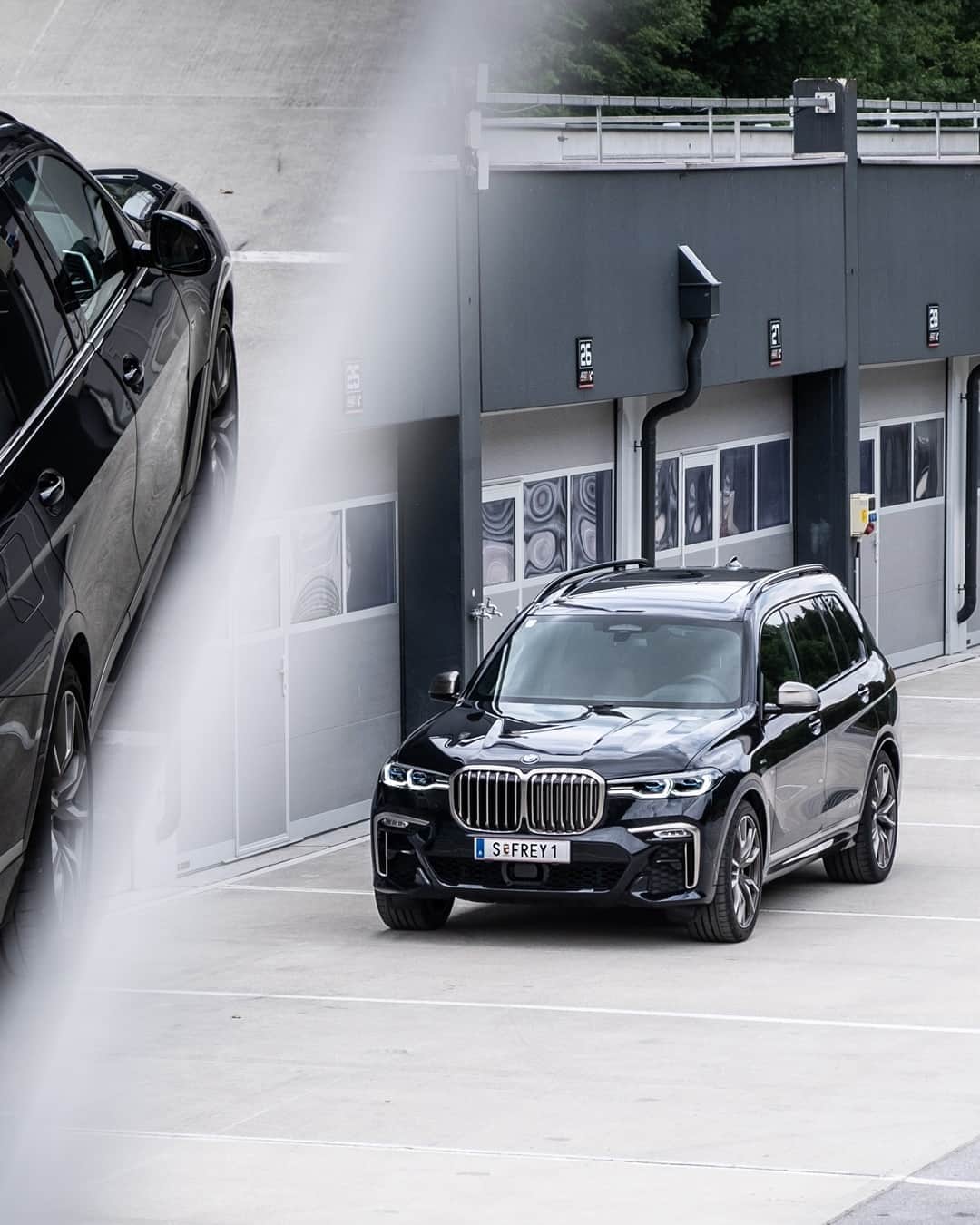 BMWさんのインスタグラム写真 - (BMWInstagram)「Built to stand out. #TheX7 #BMW #X7 #BMWrepost @mackingerphotography @autofrey.at」8月24日 1時42分 - bmw