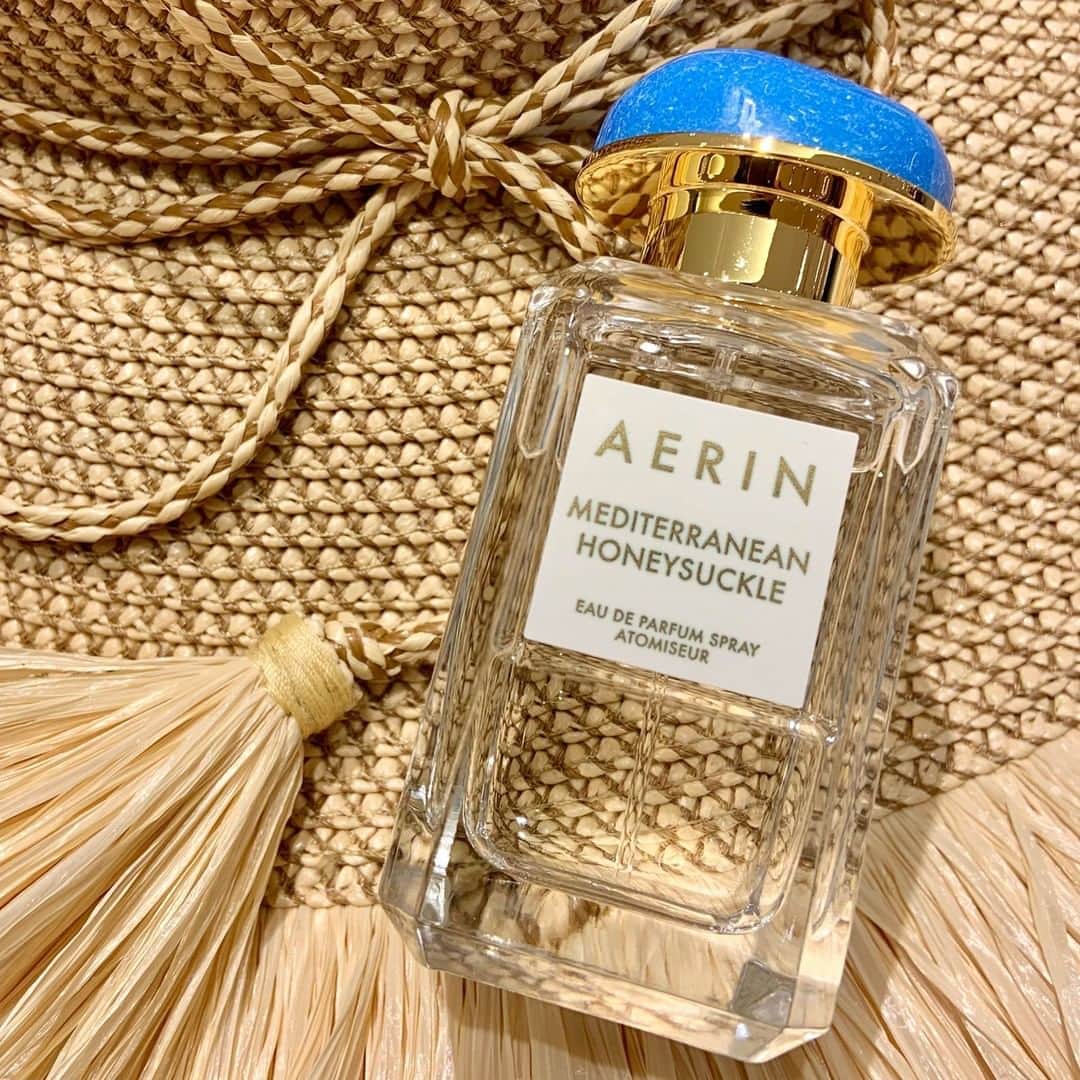 エスティローダーさんのインスタグラム写真 - (エスティローダーInstagram)「The beauty of #fragrance is that it can transport your senses anytime, anywhere. ☀️ Escape to the sun-drenched, azure-blue Mediterranean with @AERIN's Mediterranean Honeysuckle Eau de Parfum. Let notes of Sweet Honeysuckle and sparkling Grapefruit take you there – tap to shop! #AERINBeauty #MyPerfectEscape ⁣ ⁣ #regram: #EsteeTeam @michellexadri」8月24日 2時00分 - esteelauder