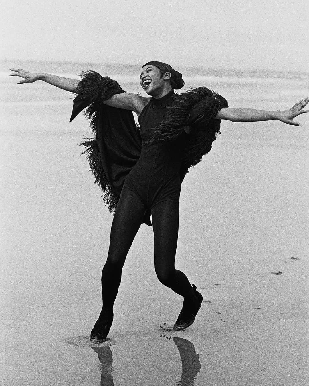 ピーター・リンドバーグさんのインスタグラム写真 - (ピーター・リンドバーグInstagram)「Naomi Campbell, Deauville, 1988 #LindberghStories #NaomiCampbell #vogueitalia」8月24日 2時10分 - therealpeterlindbergh
