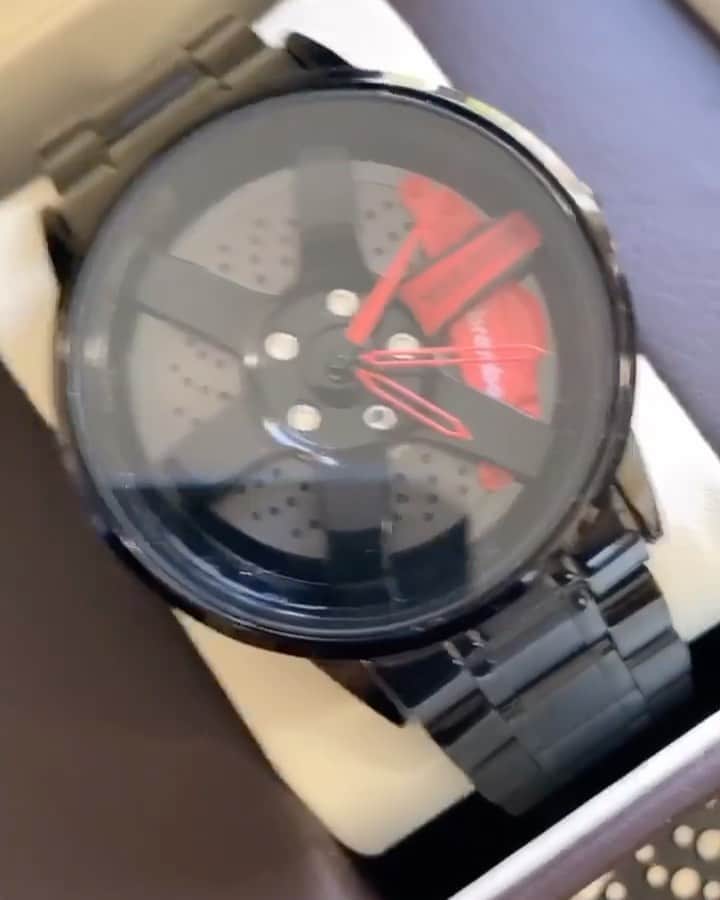 ファンクマスター・フレックスのインスタグラム：「Only my real car guys will understand! @brembobrake and rotor inside the face! So mean! IS THIS GOING TO FAR?」