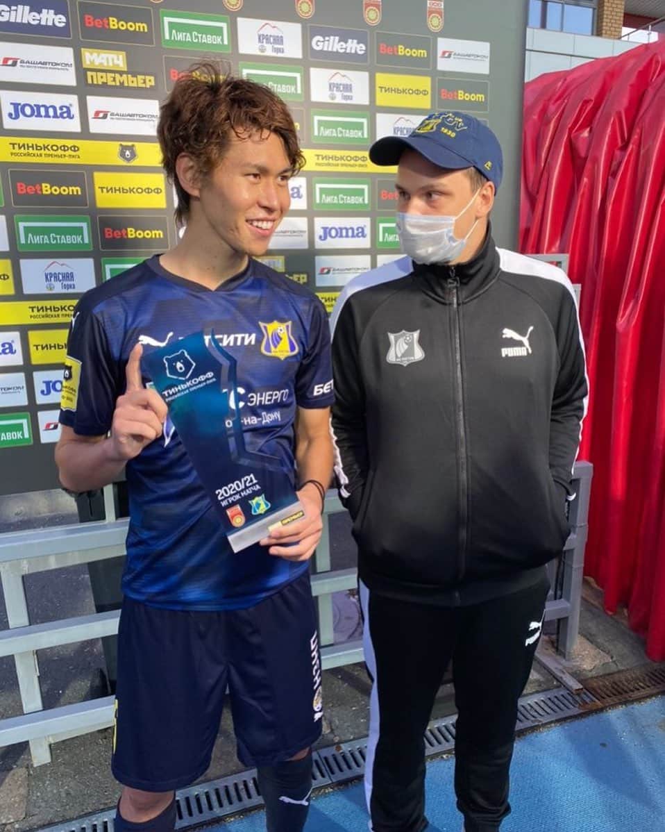 のインスタグラム：「. очень счастлив✌️✌️ . 初スタメン、初シュート、初ゴール。。 FC東京の時もそうだったな。。。😂  #インタビュー #ロシア語を英語に通訳してくれました #両方ロシア語に聞こえました #勉強頑張ります #фкростов  #fcrostov」