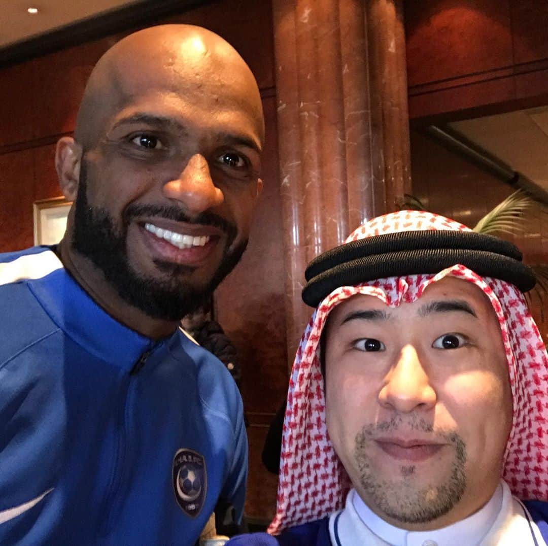 鷹鳥屋明のインスタグラム：「‏انا سعيد جداً لسماعى هذا يا علي،كم كنت سعيداً في اليابان طوكيو✨🌙💙🌙💙🌙💙😁」