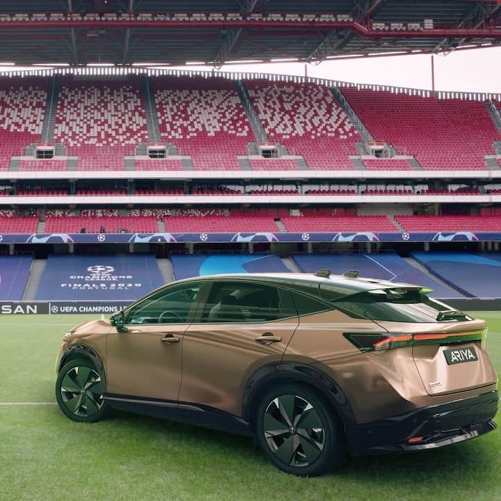 のインスタグラム：「The UEFA @ChampionsLeague trophy deserves the most electrifying entrance so we pulled out all the stops with the #LEAFNismoRC and the #NissanAriya ⚡️⚡ #ElectrifyTheWorld #UCLTrophyConvoy2020」