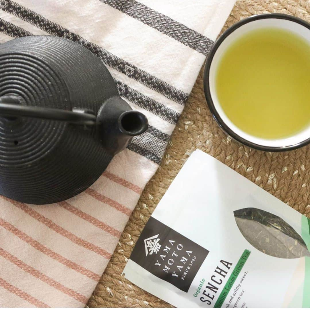 YAMAMOTOYAMA Foundedさんのインスタグラム写真 - (YAMAMOTOYAMA FoundedInstagram)「What’s better than sipping on a hot cup of our Sencha Loose Leaf Green Tea? Sharing it with the ones you love most. Tag someone you’d like to share a cup with! #Yamamotoyama」8月24日 2時38分 - yamamotoyama_usa