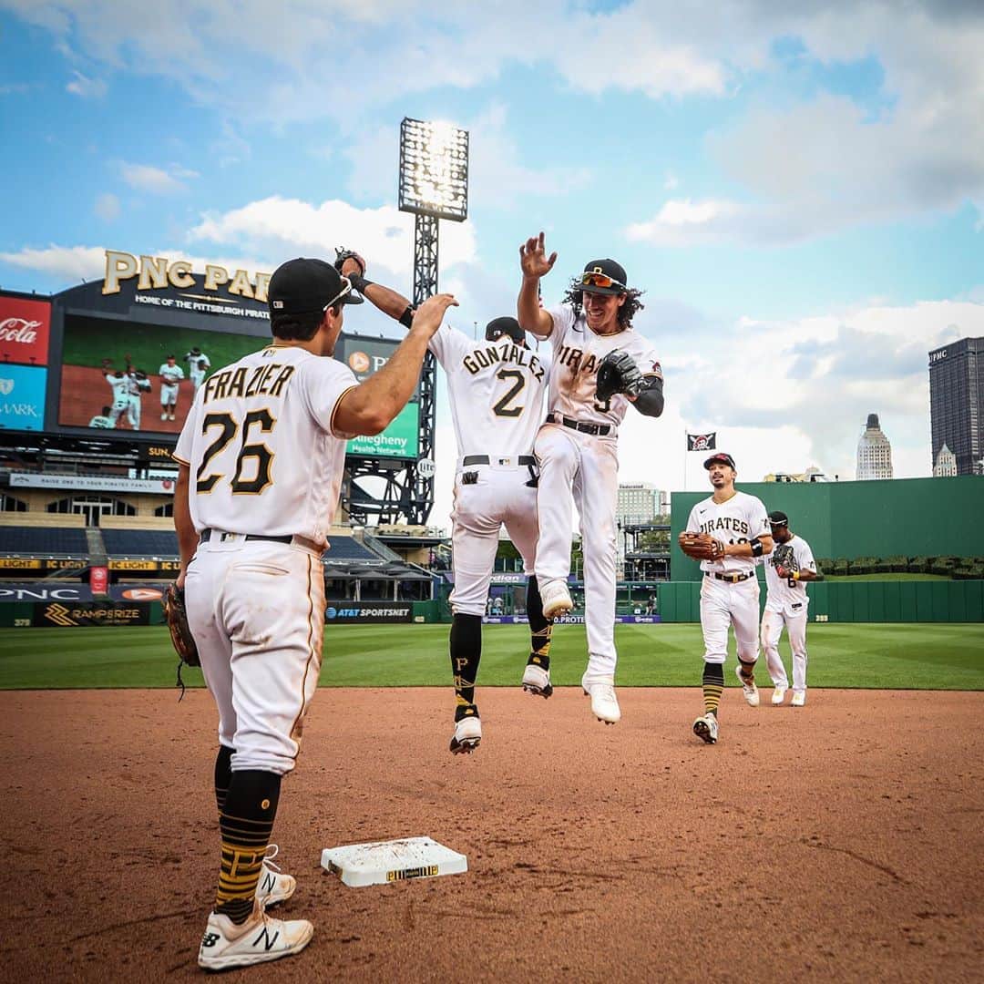 ピッツバーグ・パイレーツのインスタグラム：「How sweep it is 🧹 #RaiseIt」