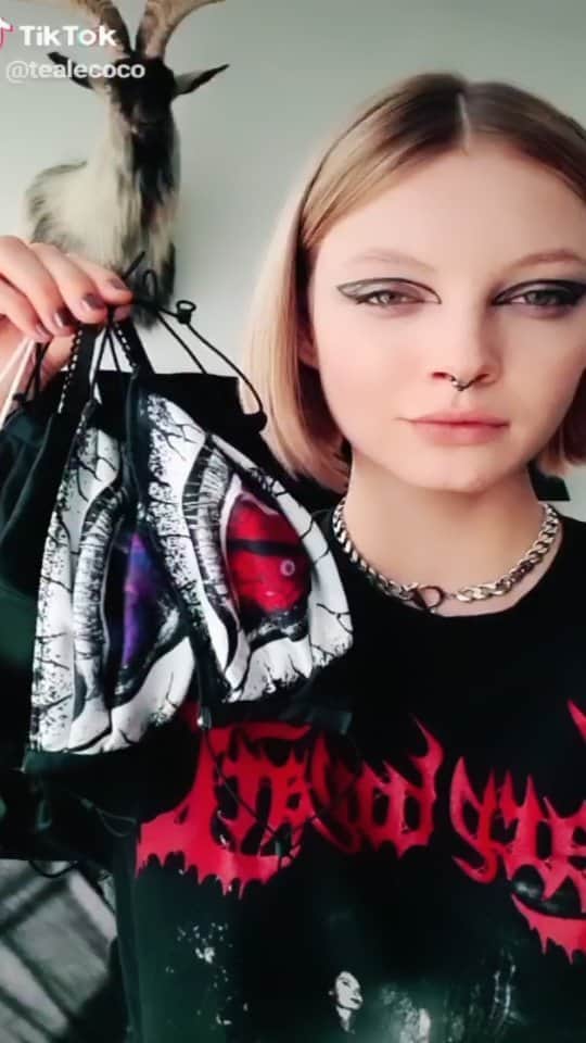 ティール・ココのインスタグラム：「These are my ladies....😏 Ft #facemasks from @malicious.x + @heathyrlawrence + @99percentis 👏🖤」