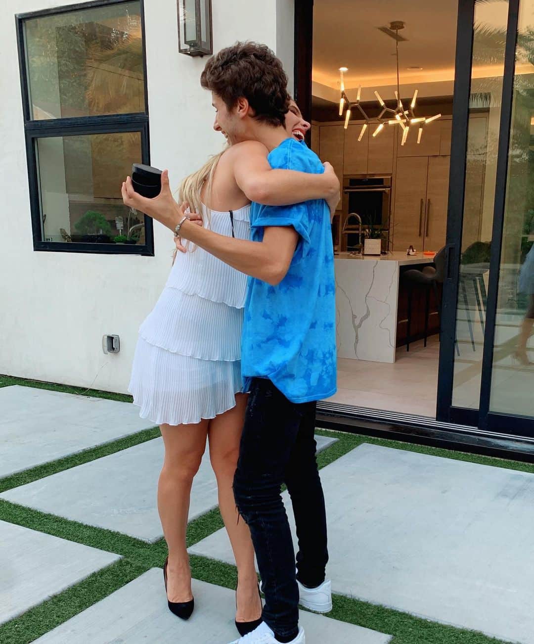 Leleponsさんのインスタグラム写真 - (LeleponsInstagram)「ALWAYS KNEW THIS DAY WOULD COME 😱😱😱😱 I SAID YES !!! @juanpazurita」8月24日 2時50分 - lelepons