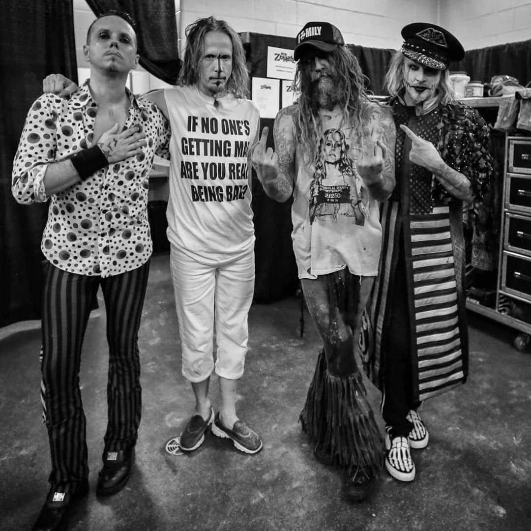 のインスタグラム：「Last August we were rocking and rolling and doing Karate! Now we are sitting at home watching the world crumble on the boob tube. Cheers! #robzombie #johnfive #piggyd #gingerfish #robfennphotography #twinsofeviltour2019」